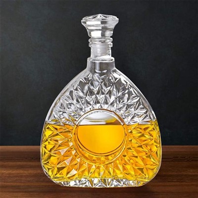 Rzeźbiona butelka whisky